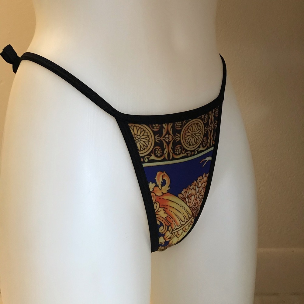 Bikini - Picture 5 of 7